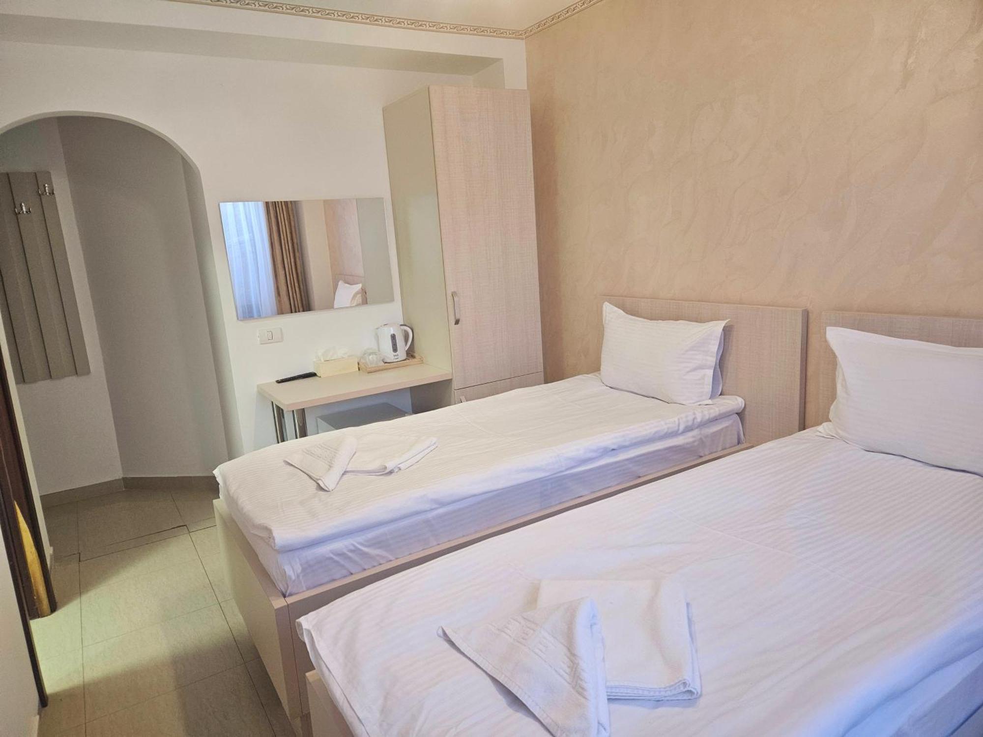 Hotel Marina 2 Bukarest Eksteriør billede
