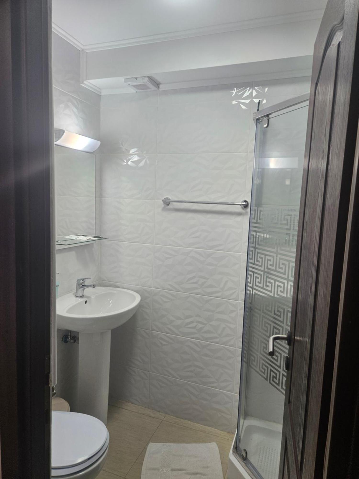 Hotel Marina 2 Bukarest Eksteriør billede